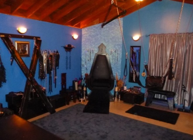 Mistress-Nicolette-Dominatrix-8
